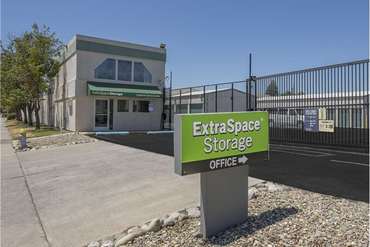 Extra Space Storage - 5051 Perry Ave Sacramento, CA 95820