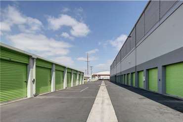 Extra Space Storage - 6033 S Central Ave Los Angeles, CA 90001
