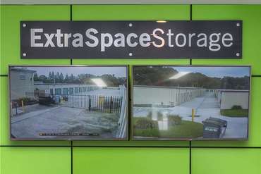 Extra Space Storage - 601 S Falkenburg Rd Tampa, FL 33619
