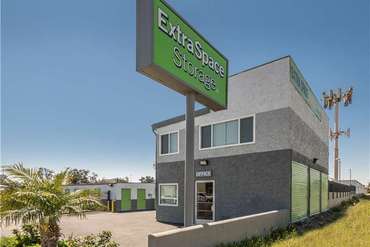 Extra Space Storage - 10192 Linden Ave Bloomington, CA 92316