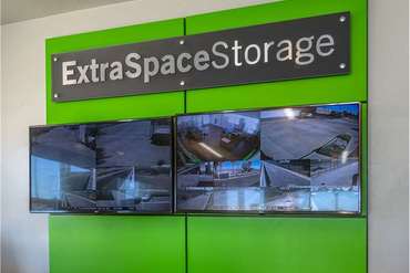 Extra Space Storage - 15101 Raymer St Van Nuys, CA 91405