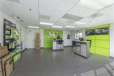 Extra Space Storage - 6401 San Leandro St Oakland, CA 94621