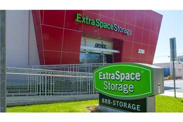 Extra Space Storage - 3250 Olympic Blvd Santa Monica, CA 90404