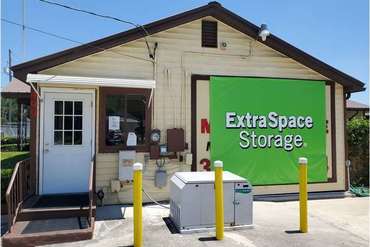 Extra Space Storage - 499 N Spring Garden Ave DeLand, FL 32720