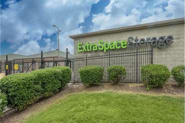Extra Space Storage - 6456 Outer Loop Louisville, KY 40228