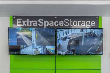 Extra Space Storage - 3850 W Devon Ave Lincolnwood, IL 60712