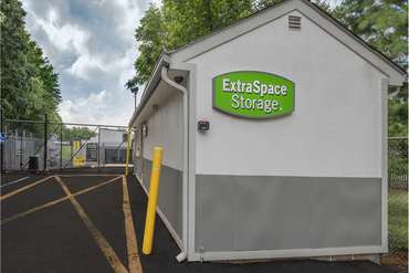 Extra Space Storage - 725 US-1 Iselin, NJ 08830