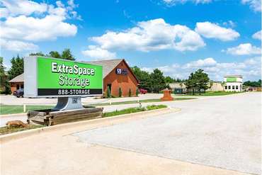 Extra Space Storage - 820 S Kelly Ave Edmond, OK 73003