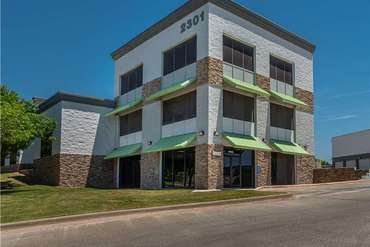 Extra Space Storage - 2301 Story Rd W Irving, TX 75038