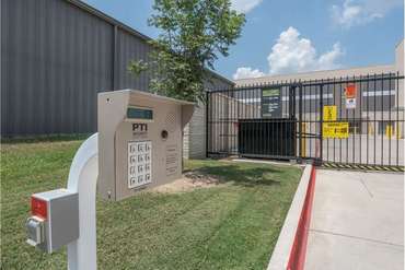 Extra Space Storage - 5230 W Vickery Blvd Fort Worth, TX 76107