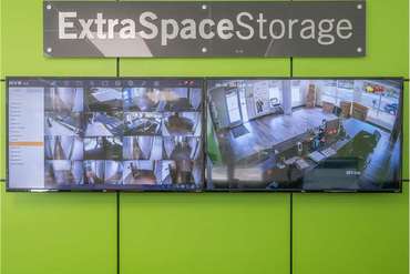 Extra Space Storage - 7600 SW Atlanta St Tigard, OR 97223
