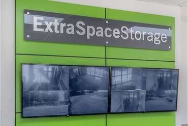 Extra Space Storage - 831 N Park Ave Apopka, FL 32712