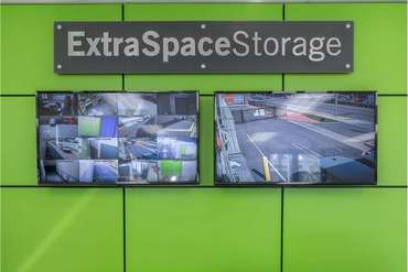 Extra Space Storage - 5825 Santa Monica Blvd Los Angeles, CA 90038