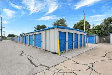 Storage Express - 711 Indianapolis St Bloomington, IL 61701