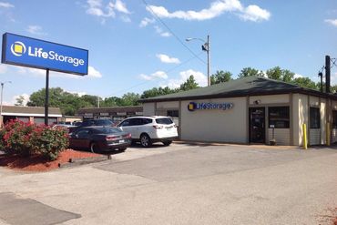 Life Storage - 8524 Manchester Rd Brentwood, MO 63144