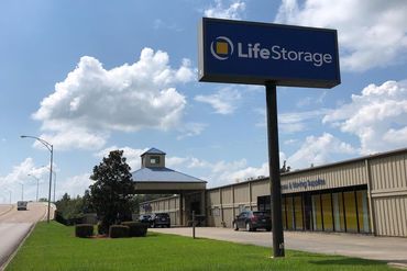 Life Storage - 250 S Dowlen Rd Beaumont, TX 77707