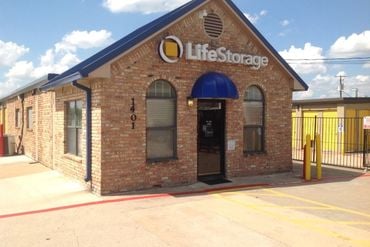 Life Storage - 1401 Blue Danube St Arlington, TX 76015