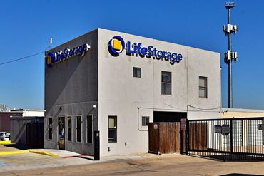 Life Storage - 636 SW Loop 410 San Antonio, TX 78227