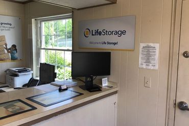 Life Storage - 1500 Browns Ln Louisville, KY 40207