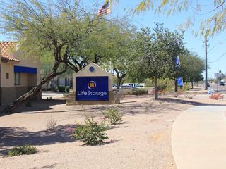 Self-Storage Units Near 909 S Country Club Dr, Mesa, AZ