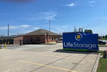 Life Storage - 1401 NW 122nd St Oklahoma City, OK 73114