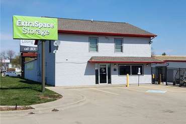 Extra Space Storage - 2208 N Market St Champaign, IL 61822