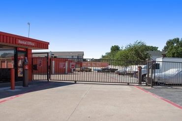 Public Storage - 3501 Country Club Road North Irving, TX 75062