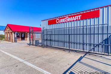 CubeSmart Self Storage - 1350 N 1st St Garland, TX 75040