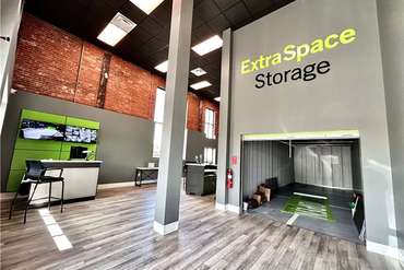 Extra Space Storage - 2500 E Market St Greensboro, NC 27401