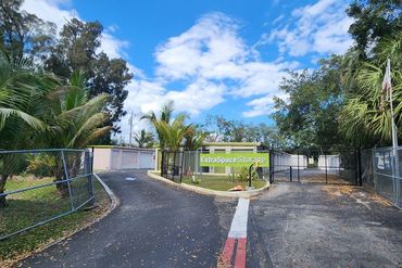 Extra Space Storage - 4870 20th St Vero Beach, FL 32966
