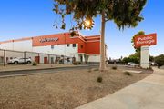 Public Storage - 18440 Burbank Blvd Tarzana, CA 91356