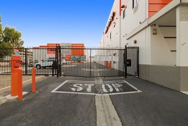 Public Storage - 18440 Burbank Blvd Tarzana, CA 91356