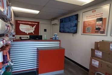 Public Storage - 710 SE 8th Ave Topeka, KS 66607