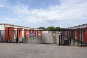 Public Storage - 710 SE 8th Ave Topeka, KS 66607
