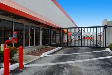 Public Storage - 801 E Sample Road Pompano Beach, FL 33064