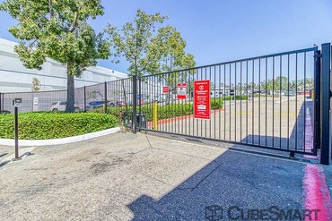 CubeSmart Self Storage - 10999 Willow Ct San Diego, CA 92127
