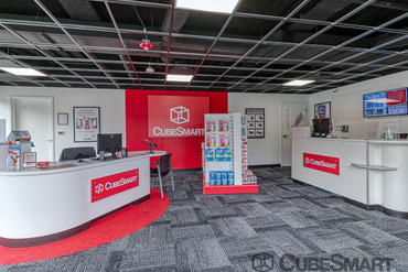CubeSmart Self Storage - 391 N Frontage Rd New London, CT 06320