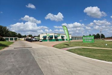 Extra Space Storage - 940 N Mill St Lewisville, TX 75057
