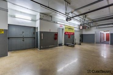 CubeSmart Self Storage - 2647 N Western Ave Chicago, IL 60647
