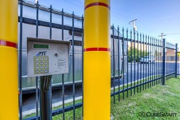 CubeSmart Self Storage - 407 East 25th Street Chicago, IL 60616