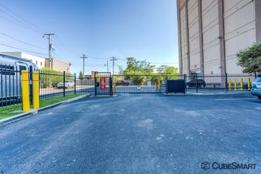 CubeSmart Self Storage - 407 East 25th Street Chicago, IL 60616