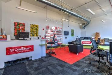 CubeSmart Self Storage - 4100 W Diversey Ave Chicago, IL 60639
