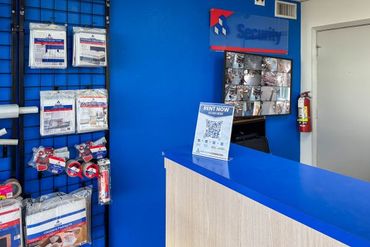 Devon Self Storage - 1606 Plantation Road Dallas, TX 75235