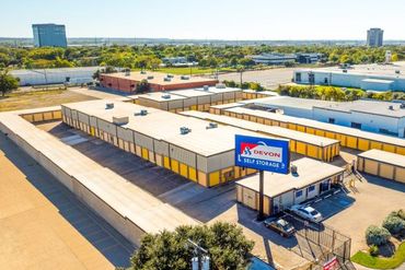 Devon Self Storage - 1606 Plantation Road Dallas, TX 75235