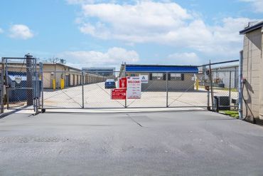 Devon Self Storage - 2310 West Pinhook Road Lafayette, LA 70508