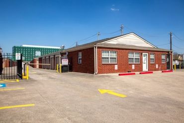 Devon Self Storage - 6300 West 43rd Street Houston, TX 77092