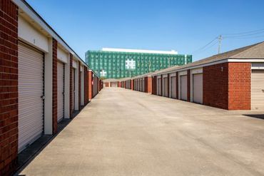 Devon Self Storage - 6300 West 43rd Street Houston, TX 77092