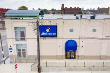 Extra Space Storage - 615 West Pershing Road Chicago, IL 60609