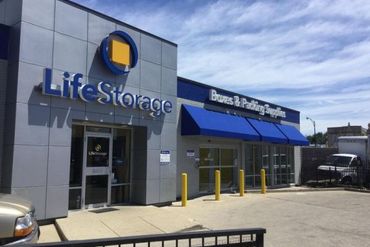 Extra Space Storage - 4014 West Grand Avenue Chicago, IL 60651