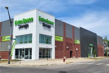 Extra Space Storage - 4701 North Ravenswood Avenue Chicago, IL 60640